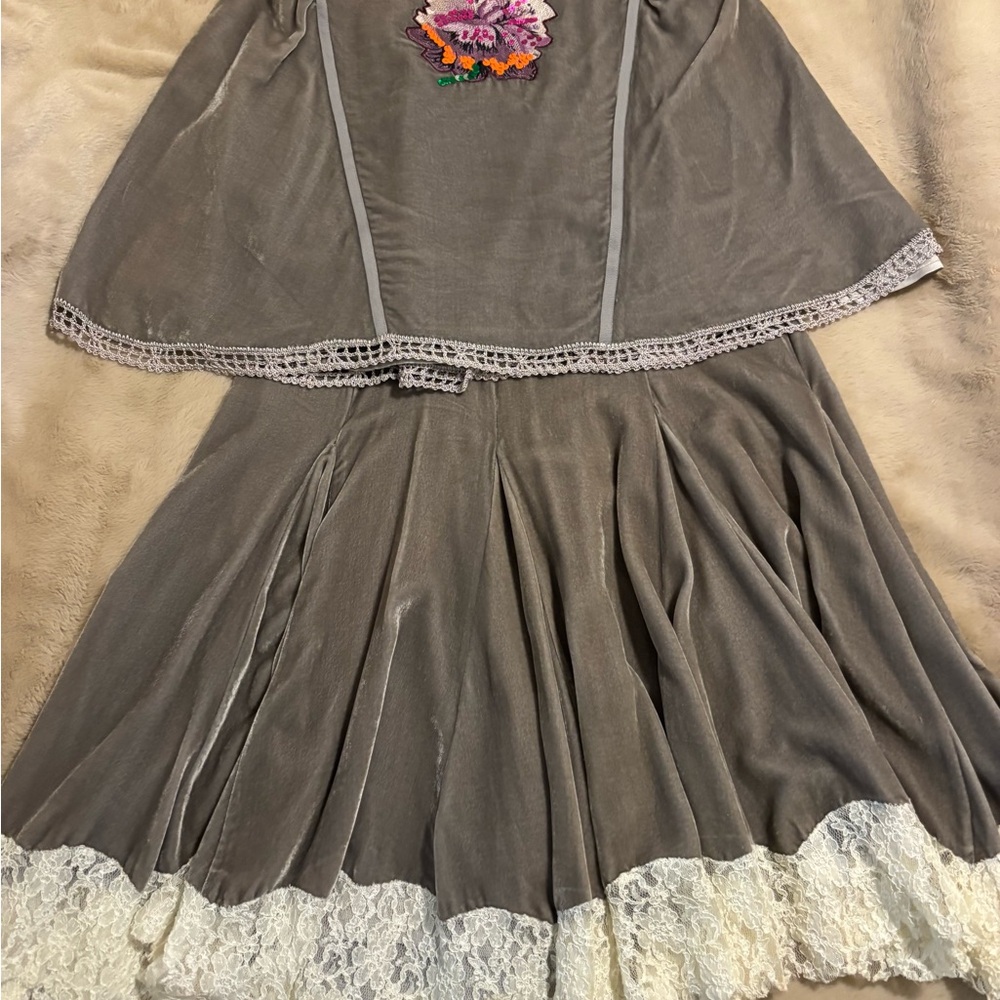 American Retro Paris pewter velvet capelet suit with trumpet skirt 38 and 42 - Picture 3 of 13